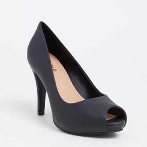Torrid Peep Toe Platform Pump Size 10 LIKE NEW